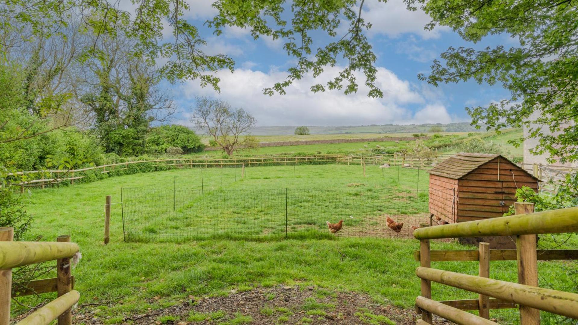 Old Stables, Little Ballthorns Farm Holiday home